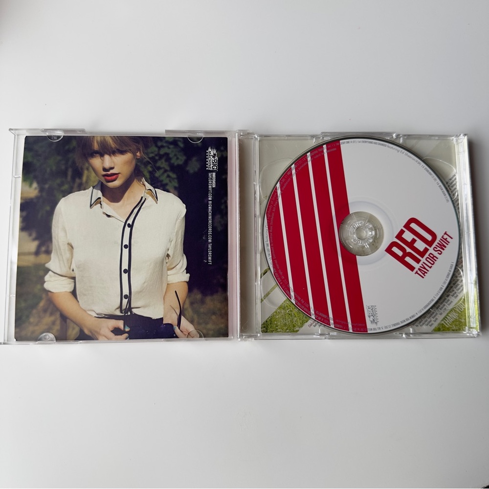 Taylor Swift RED US deluxe edition with bonus tracks